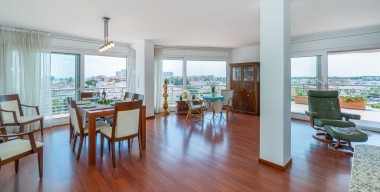 Image precios-i-ampli-apartament-prop-de-la-platja-2-dormitoris-terrassa-de-45m2-centre-dempuriabrava-costa-brava