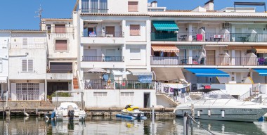 Image vue-canal-appartement-3-chambres-2-sdb-parking-souterrain-et-amarre-prive-proche-plage-et-centre-ville