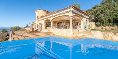 Image mit-tour-l-majestatische-charmante-villa-mit-panoramablick-auf-die-bucht-von-roses-3-schlafzimmer-3-badezimmer-3-terrassen-1-swimmingpool-1-garage