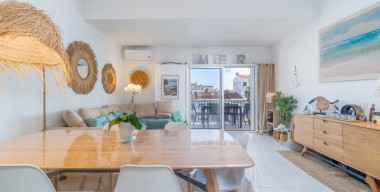 Image canal-view-apartment-la-dolce-vita-renovated-in-2023-close-to-beach-2-beds6-sleeps-2-baths-boat-mooring-private-parking-south-facing