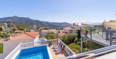 Image preciosa-villa-moderna-con-vistas-al-mar-3-dormitorios-2-banos-garaje-piscina-jardin-licencia-turistica