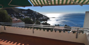 casa-independent-200m-de-la-platja-amb-4-dormitoris-garatge-i-magnifiques-vistes-al-mar-roses-catalunya