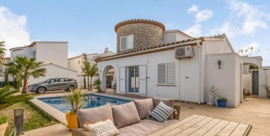 Image precios-xalet-reformat-a-prop-de-la-platja-i-del-centre-amb-estudi-independent-piscina-garatge