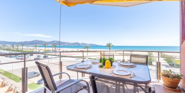 Image penthouse-in-first-sea-line-with-2-bedrooms-2-baths-and-a-private-garage-in-the-basement-empuriabrava