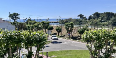 Image vue-mer-et-riviere-appartement-de-60m2-a-cote-de-la-plage-belle-terrasse-expose-sud-debaras-inclus