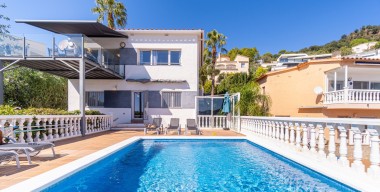 Image preciosa-vila-moderna-amb-vistes-al-mar-3-dormitoris-2-banys-garatge-piscina-jardi-licencia-turistica