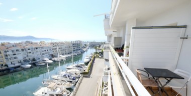 Image appartement-au-derniere-etage-dangle-vue-sur-mer-and-port-1-chambre-double-1-sdb-terrasse