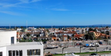 orientacio-sud-encantador-apartament-amb-vistes-al-mar-al-centre-dempuriabrava-espanya