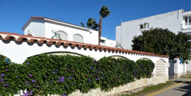 Image beautiful-villa-provided-with-every-comfort-in-the-city-center-and-close-to-the-beach-of-empuriabrava-costa-brava