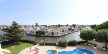 Image south-facing-apartment-with-canal-views-2-bedrooms-garage-communal-pool-empuriabrava-costa-brava