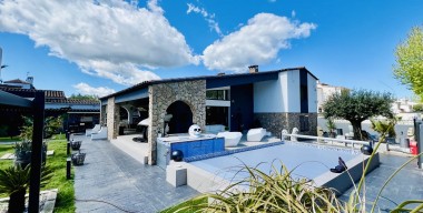 Image gran-vila-moderna-de-luxe-parcella-de-840m2-4-habitacions-en-suite-piscina-garatge-jacuzzi-cuina-destiu-i-bar