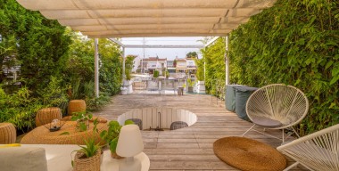 Image preciosa-casa-amb-encant-envoltada-de-canals-en-una-zona-tranquilla-i-a-prop-del-centre-i-de-la-platja-amarratge-per-a-veler