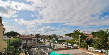 Image bright-corner-apartment-completely-renovated-2-double-bedrooms-in-the-center-of-empuriabrava-costa-brava