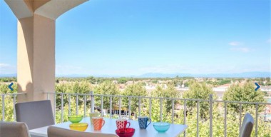 Image beautiful-apartment-completely-renovated-with-communal-pool-and-beautiful-views-empuriabrava-costa-brava