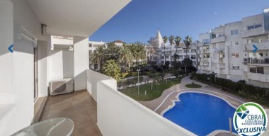Image appartement-lumineux-et-confortable-avec-une-grande-terrasse-10m2-piscine-communautaire-santa-margarita-rosas
