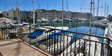 Image spacious-apartment-109m2-3-bedrooms-2-terraces-canal-views-near-the-center-and-the-beach-empuriabrava-costa-brava