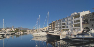 Image boatmooring-20-x-65-mtr-for-sale-with-double-parking-and-private-storage-in-the-marina-empuriabrava-costa-brava