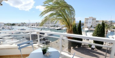 Image bright-corner-apartment-with-tourist-license-with-view-to-the-harbor-1-bed-1-bath-terrace-option-private-parking-storage