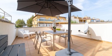 Image moderne-appartement-1-chambre-avec-une-grande-terrasse-de-35m2-expose-sud-a-cote-dun-port-et-des-commerces