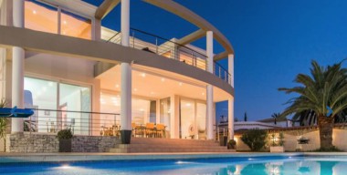Image exceptional-south-facing-luxury-villa-with-pool-and-22-meter-mooring-empuriabrava-costa-brava