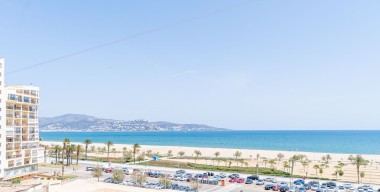 Image apartment-on-the-first-line-of-the-sea-of-86m2-and-50m-from-the-beach-of-empuriabrava