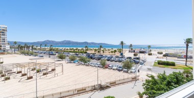 Image superbe-vue-mer-appartement-2-grandes-chambres-salon-sejour-sdb-grande-terrasse-belle-edifice-a-cote-de-la-plage
