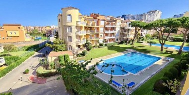 Image crossing-apartment-next-to-the-beach-and-the-center-of-empuriabrava-2-bedrooms-2-terraces-view-of-the-community-swimming-pool