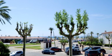 Image spacious-duplex-in-1st-line-of-the-sea-with-airconditioning-83m2-with-sea-and-canal-view-la-marina-dempuriabrava-costa-brava
